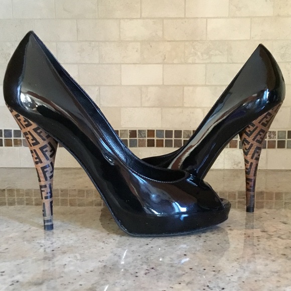 Authentic Fendi Black Patent Leather Spuntata Vernice Peep Toe Platform Pumps - Picture 3 of 15